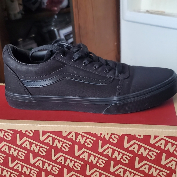 Vans - Picture 7 of 9